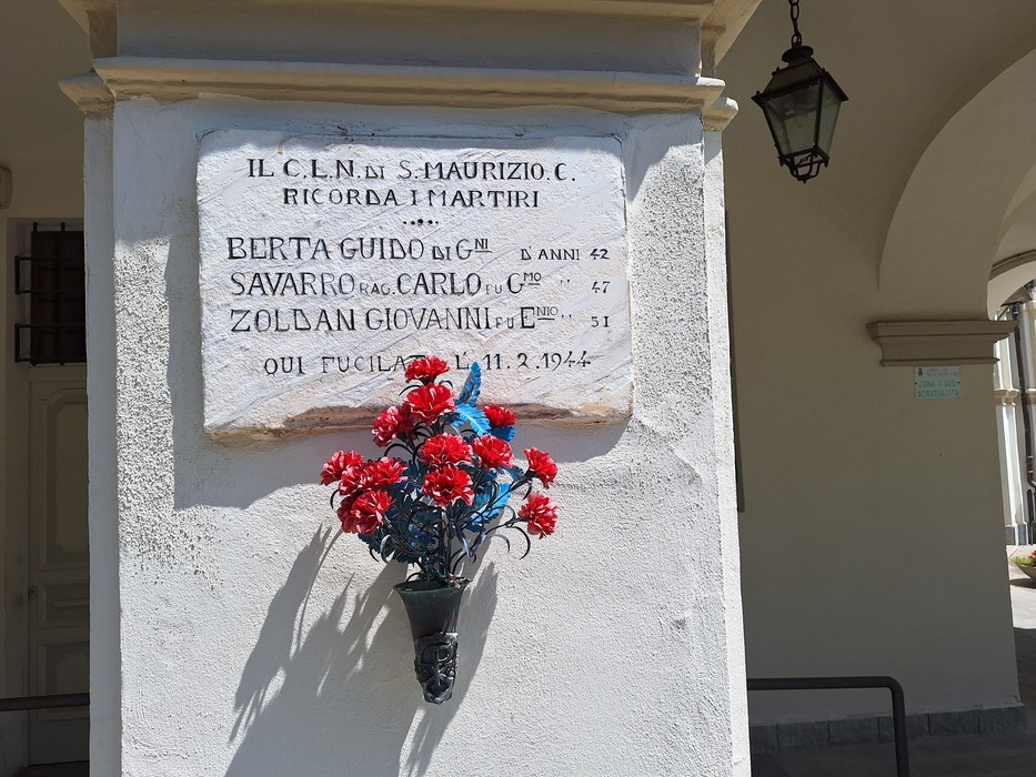 Lapide a Berta, Savarro e Zoldan, Comune di San Maurizio Canavese (TO), foto 2