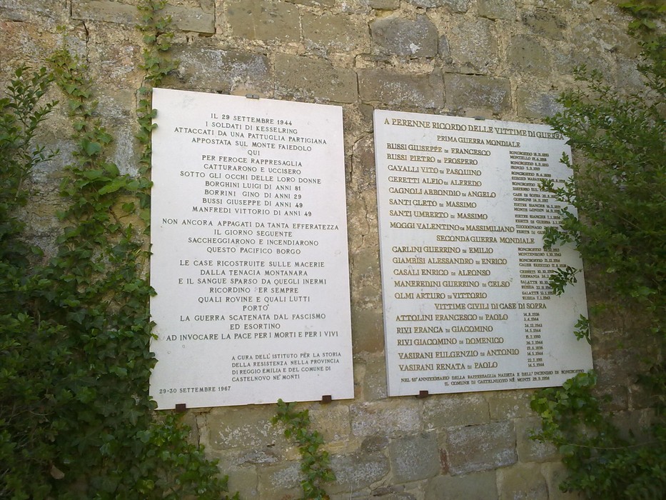 Lapidi commemorative ai caduti di Roncroffio, in memoria dei soldati e degli eventi storici del 1944.