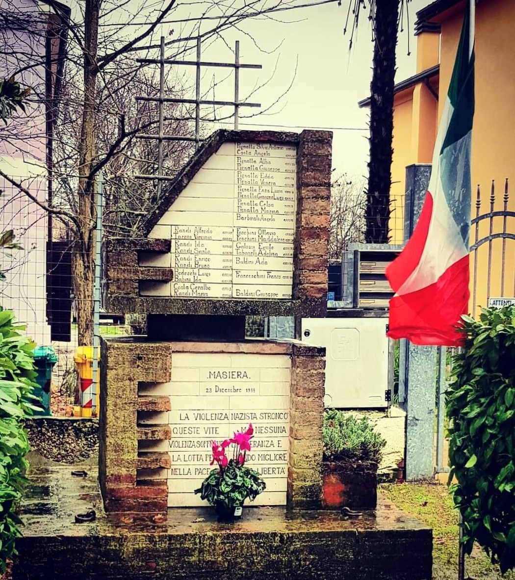 Monumento commemorativo ai martiri di Borgo Pignatta, simbolo di libertà e resistenza.