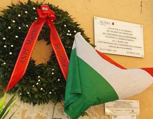 Lapide commemorativa con corona di alloro e bandiera italiana, in memoria del bombardamento del 7 marzo.