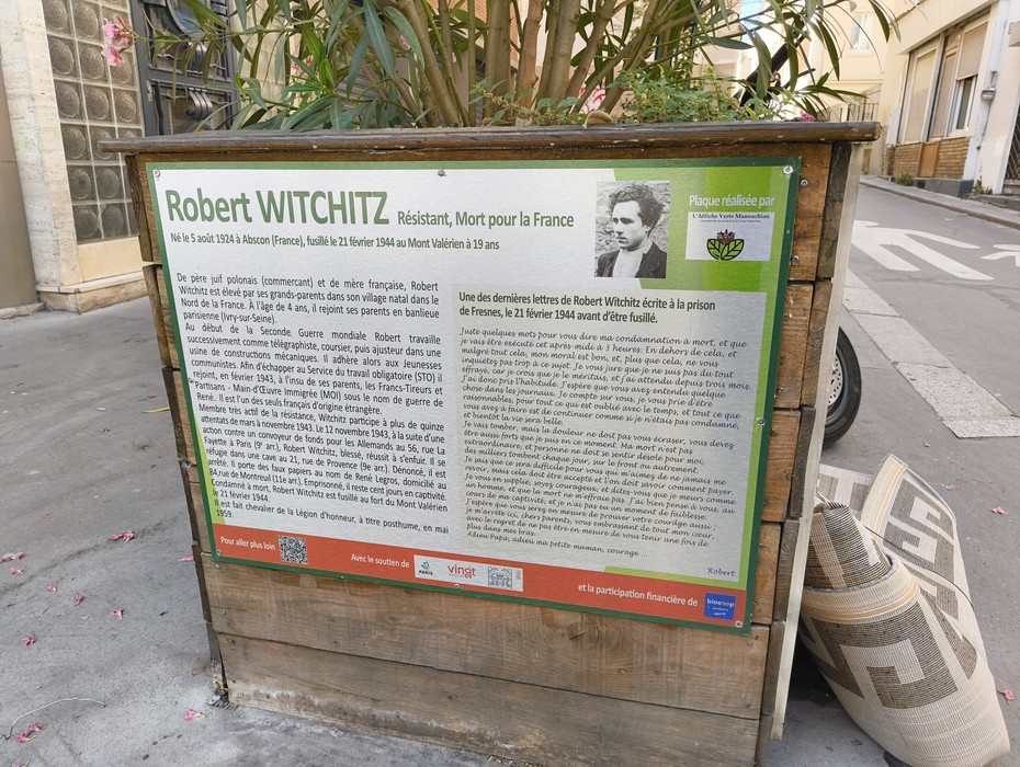 Targa commemorativa dedicata a Robert Witchitz, resistente morto per la Francia durante la Seconda guerra mondiale.
