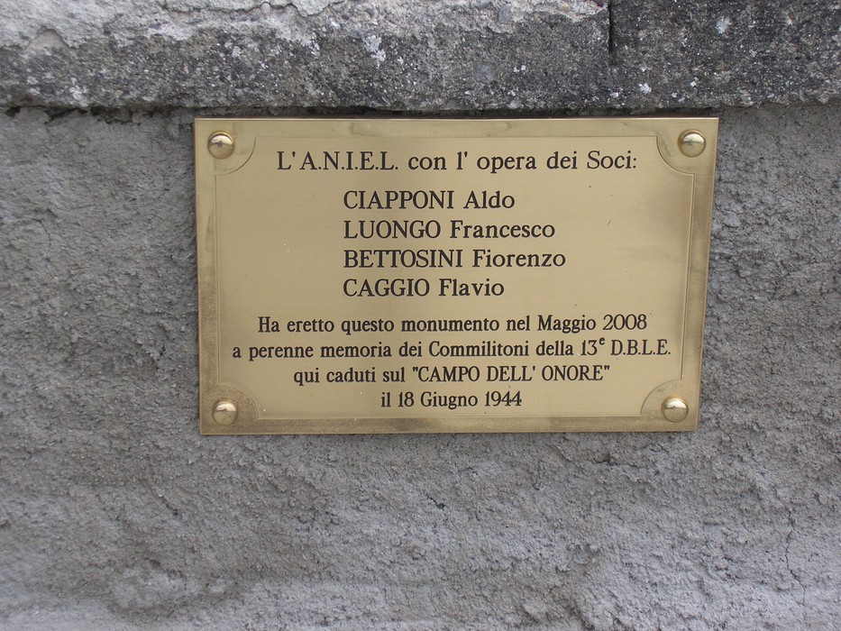 Monumento dedicato ai caduti della Legione Straniera, un tributo alla memoria dei combattenti.