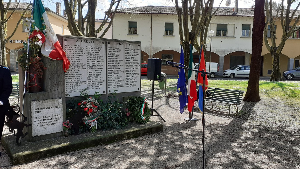 Monumento ai caduti di Imola, commemorazione e tributo ai soldati della città.
