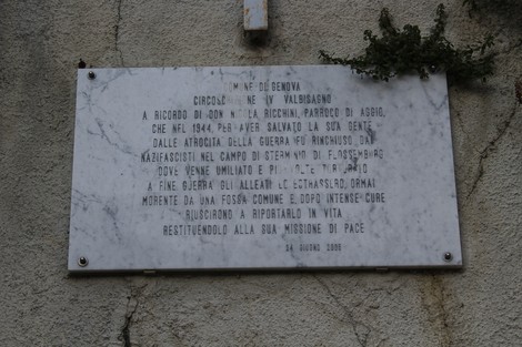 Lapide commemorativa a Ricchini, dedicata a don Nilo Ricchini e al suo operato durante la guerra.
