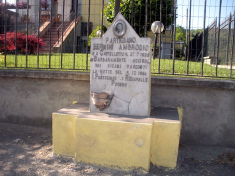 Cippo commemorativo dedicato al partigiano Bernini Ambrogio, eretto a Redavalle in memoria della sua lotta.