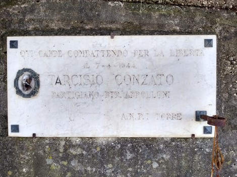 Lapide commemorativa di Marcsio Conzato, in onore del sacrificio per la libertà.