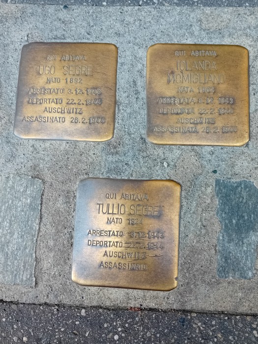 Pietra d'inciampo alla famiglia Momigliano - Segre, Comune di Torino (TO), foto 4