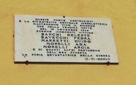 Lapide commemorativa che ricorda le vittime del bombardamento del 18 novembre 1943.