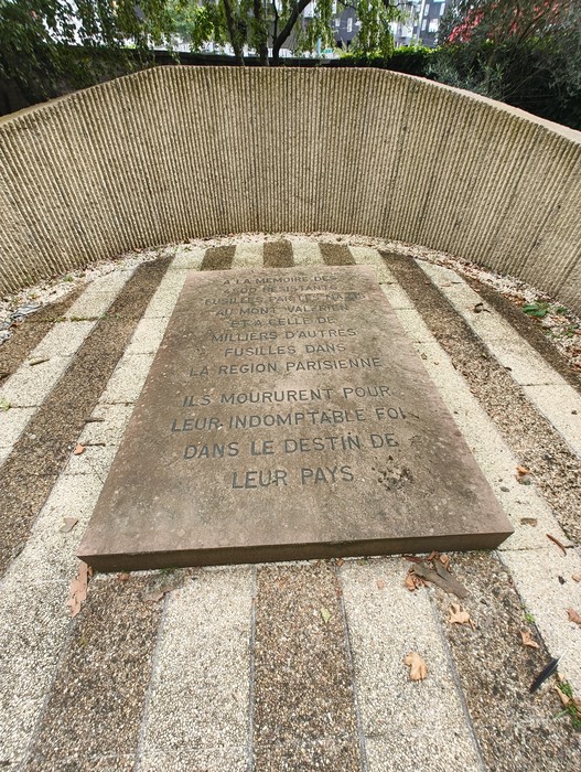 Memoriale "Campo dei Fucilati", dedicato ai militari fusillati nella regione parigina. Un omaggio alla loro memoria.