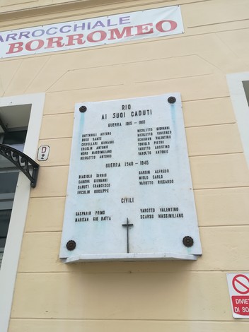 Lapide commemorativa ai caduti di Rio, dedicata ai soldati delle guerre mondiali.