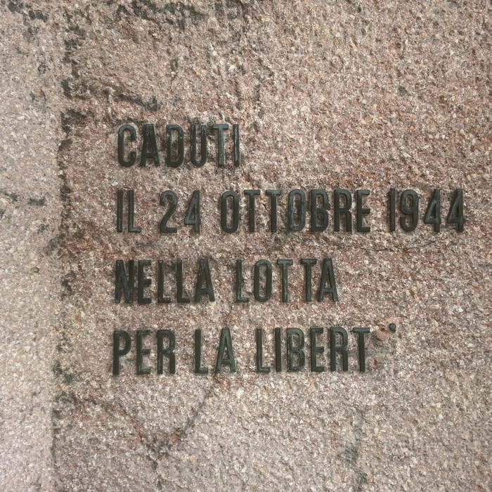 Monumento ai fucilati in piazza Cavour, Comune di Novara (NO), foto 3