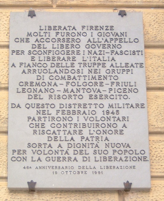 Lapide commemorativa dedicata ai volontari della libertà che hanno lottato contro il nazifascismo.