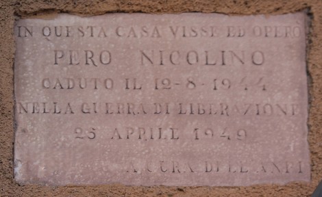 Lapide commemorativa dedicata a Pero Nicolino, caduto nella guerra di liberazione nel 1944.