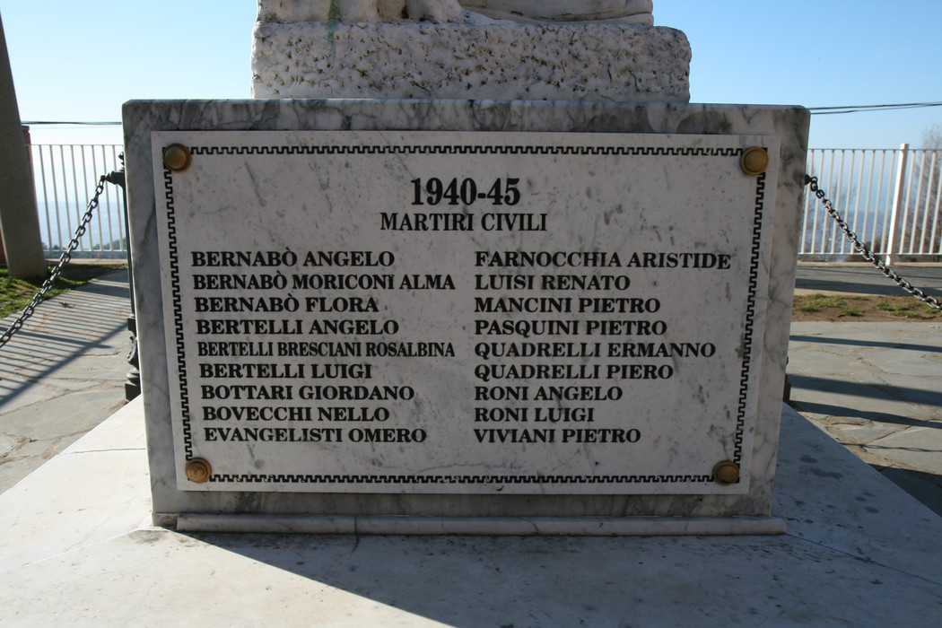 Monumento dei caduti di Capezzano, dedicato ai martiri civili del periodo 1940-45.