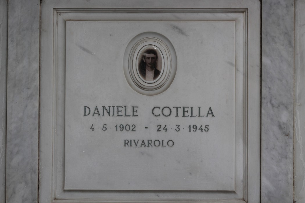 Sacrario dei partigiani di Torbella con monumento in marmo dedicato a Daniele Cotella.