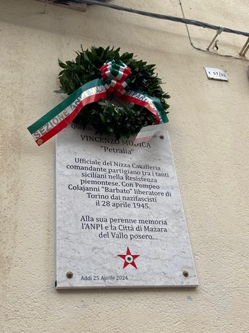 Lapide commemorativa a Modica, dedicata a Vincenzo Modica "Petralia" e ai caduti della Resistenza.