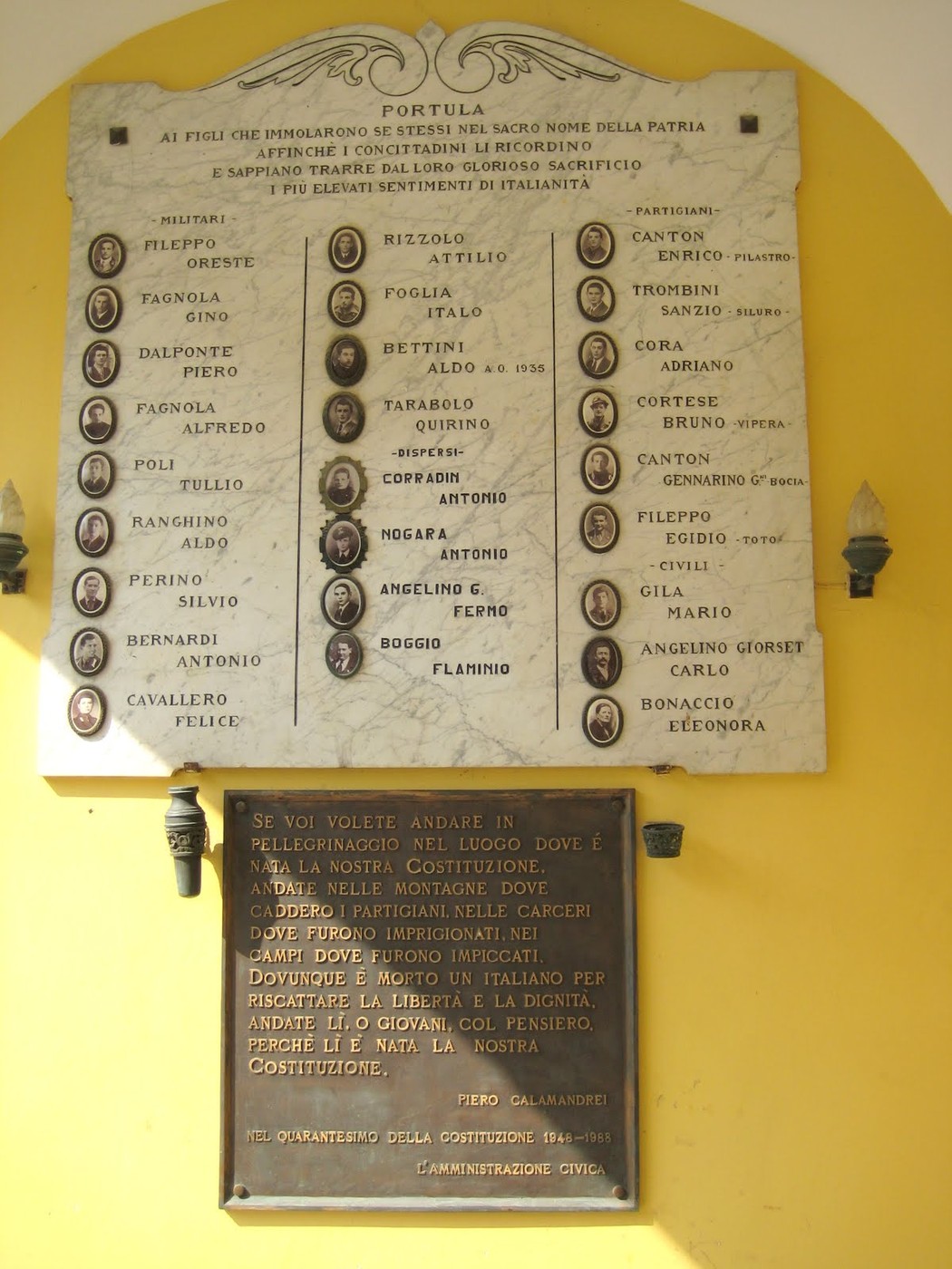Lapide commemorativa ai caduti di Portula, in memoria dei sacrifici per la patria.