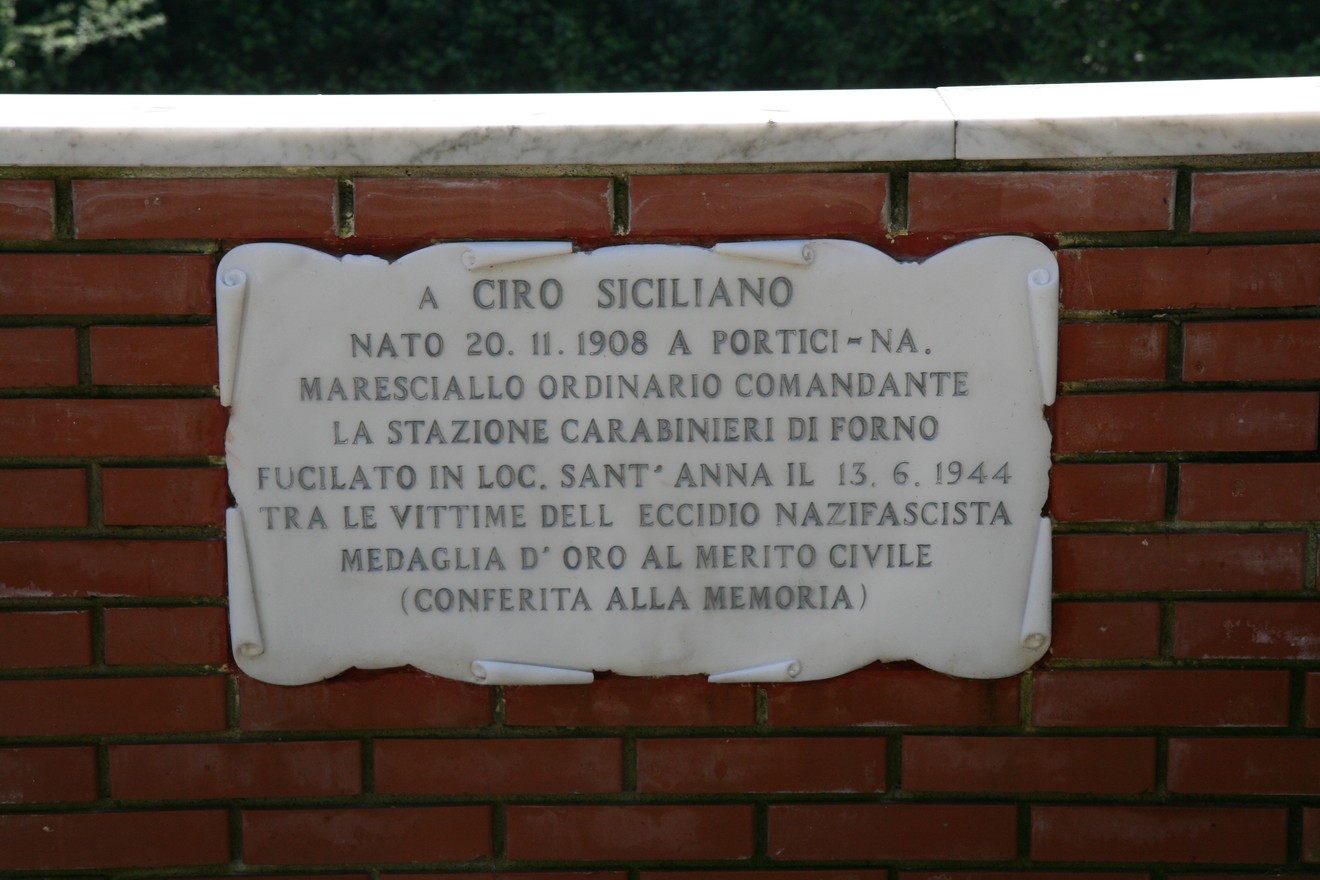 Lapide commemorativa dedicata a Ciro Siciliano, vittima dell'eccidio nazifascista. Medaglia d'oro al merito civile.