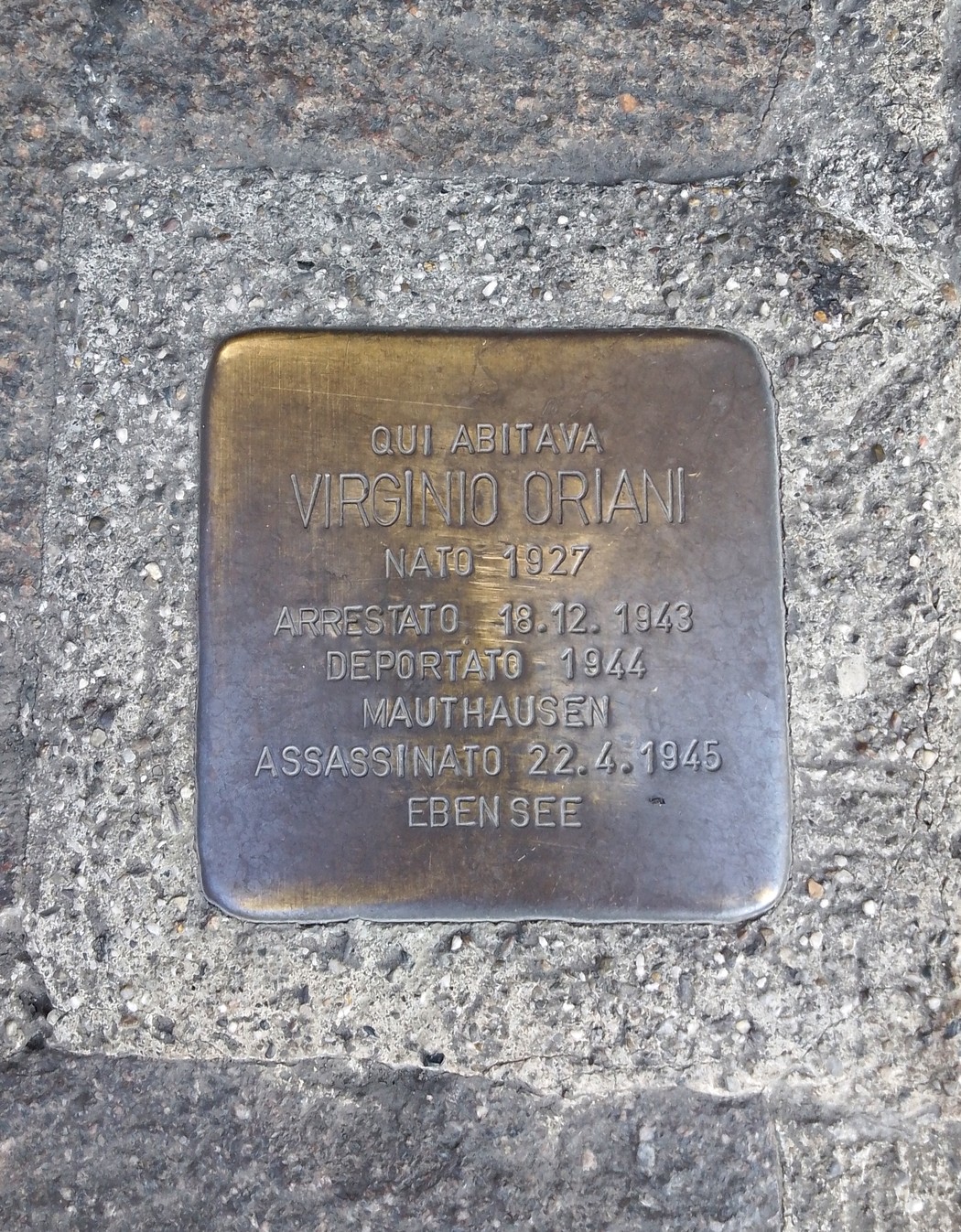 Pietra d'inciampo dedicata a Virgilio Oriani, memoriale che ricorda la sua storia e persecuzione.