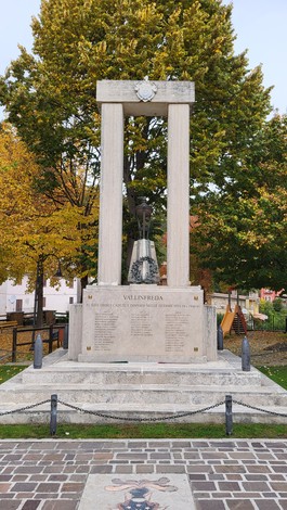 Monumento ai caduti di Vallinfreda, in onore dei soldati che hanno sacrificato la loro vita.