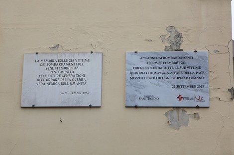 Lapidi commemorative delle vittime dei bombardamenti a Campo di Marte, Firenze, 25 settembre 1944.