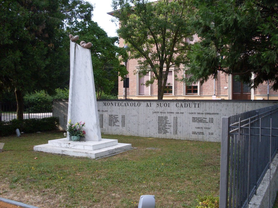 Monumento ai Caduti di Montecavolo, dedicato ai soldati locali che hanno perso la vita in guerra.