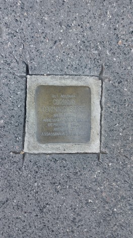 Pietra d'inciampo dedicata a Corinaldo Segre, in ricordo della sua storia e persecuzione.